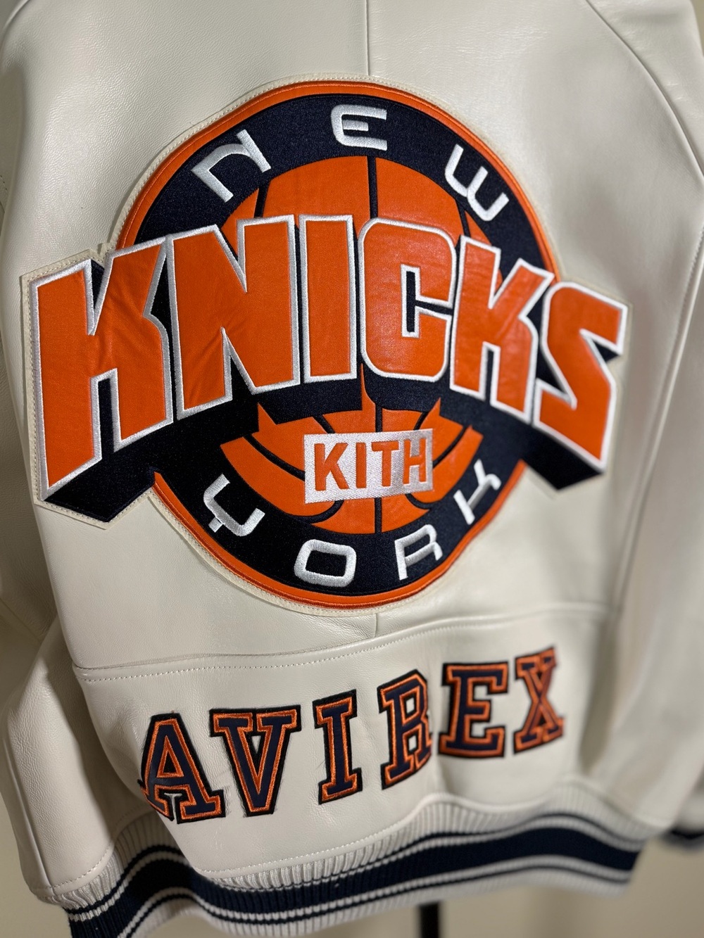 Kith x Avirex x New York Knicks Leather Jacket color Cream size Medium - Picture 3 of 13